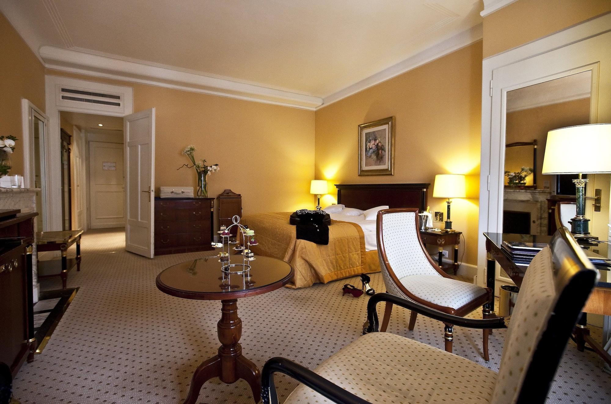 Lausanne Palace Екстер'єр фото A room at the hotel