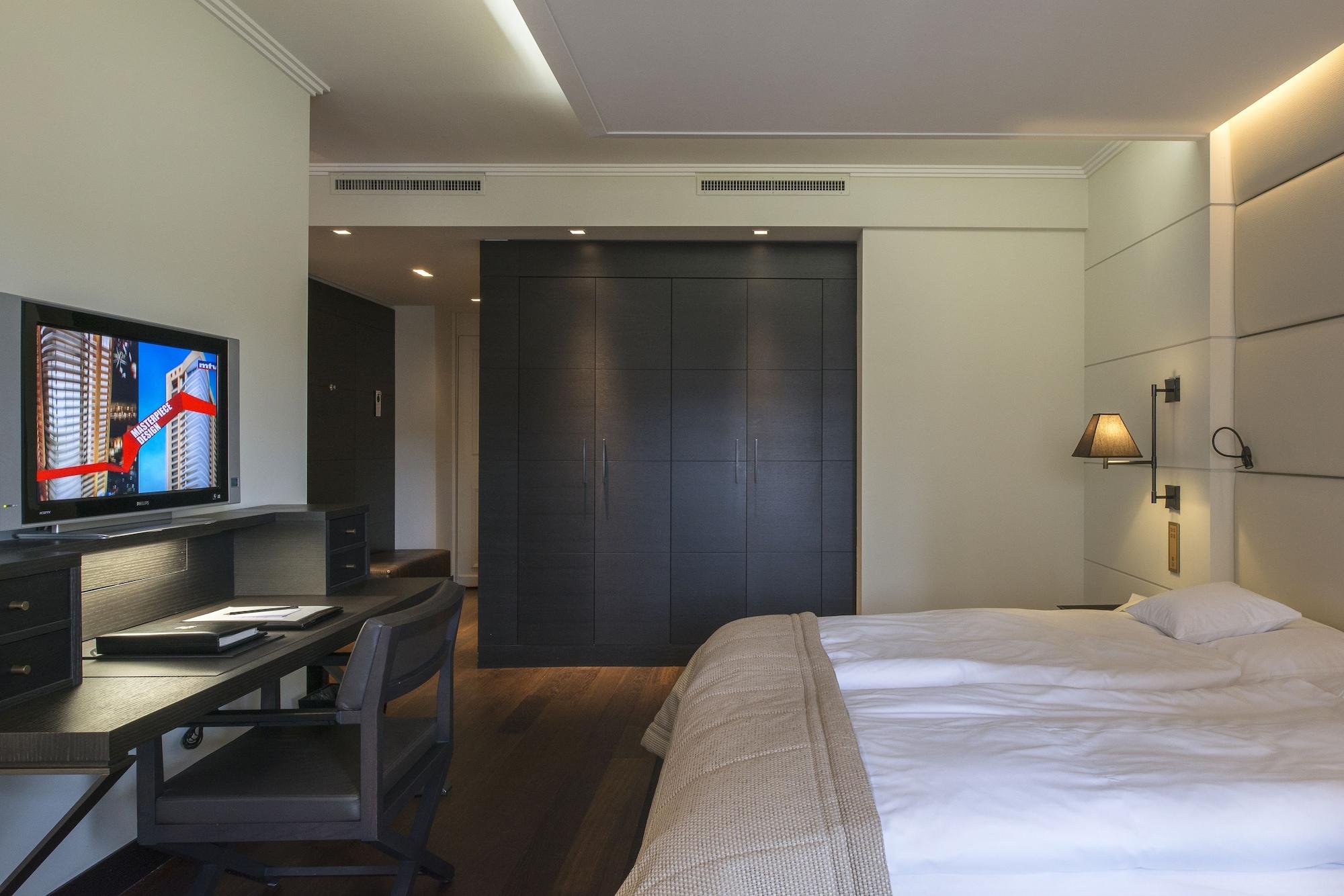 Lausanne Palace Екстер'єр фото A room at the hotel
