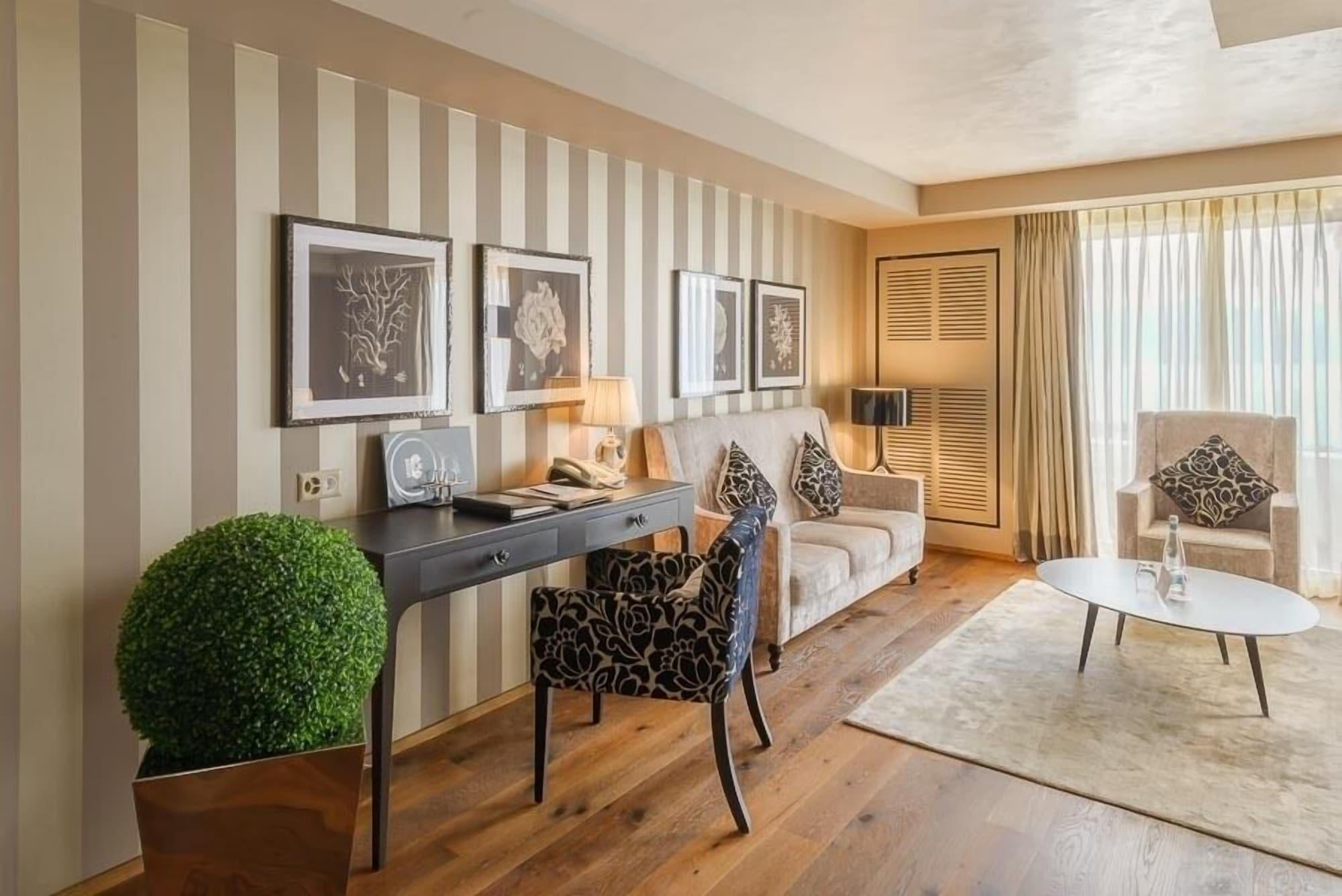 Lausanne Palace Екстер'єр фото A suite at the Hotel de la Paix