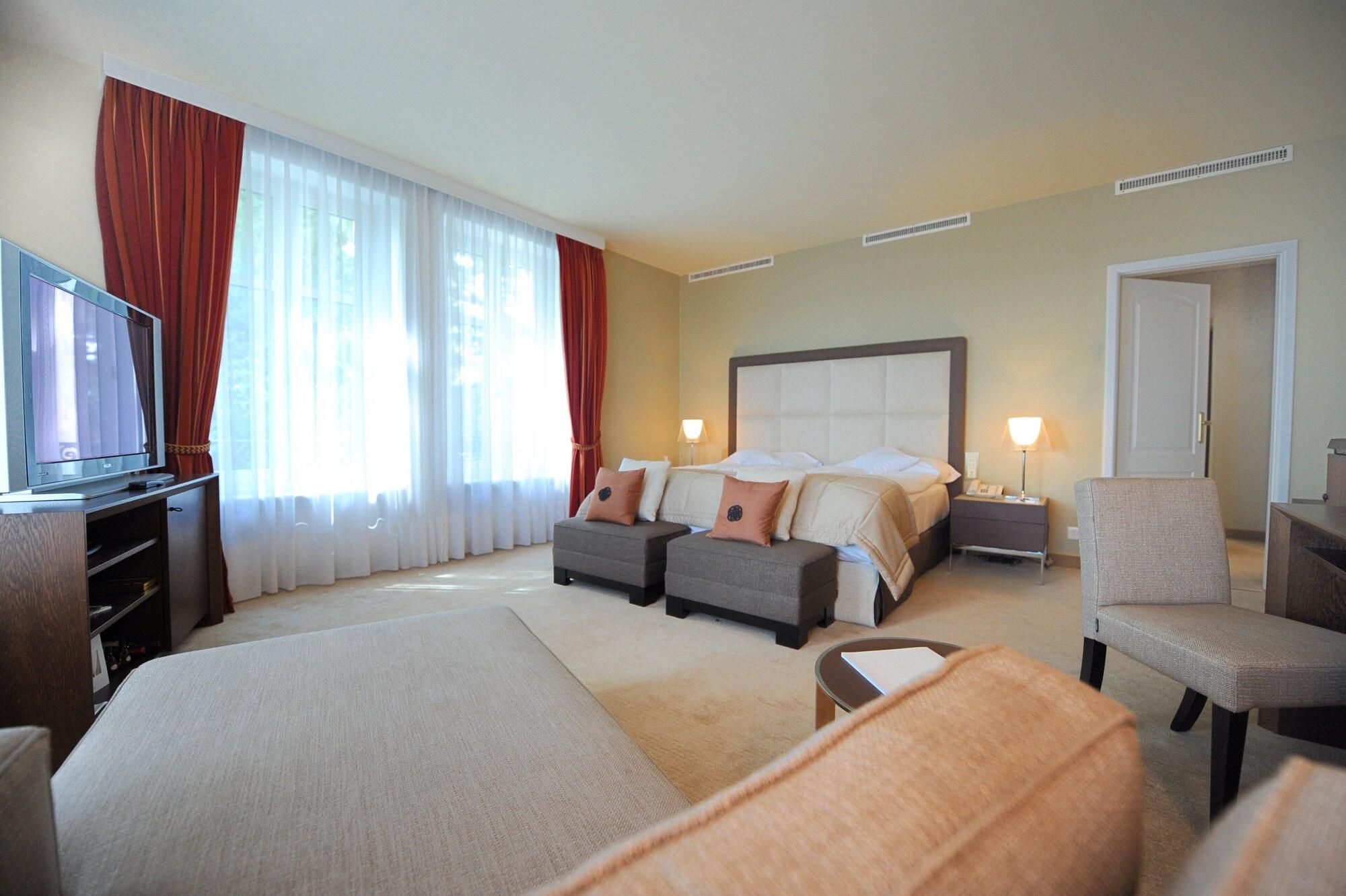 Lausanne Palace Екстер'єр фото A bedroom at the hotel
