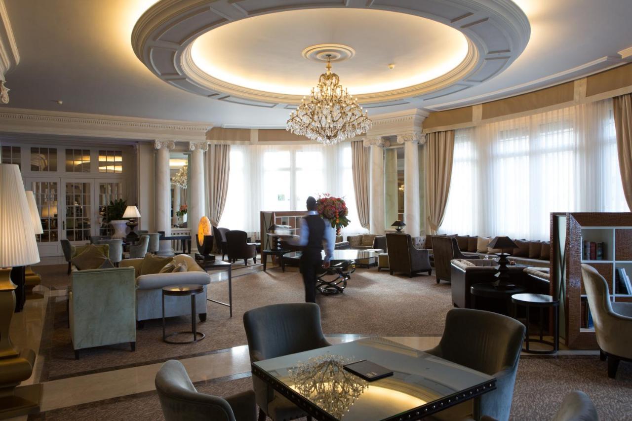 Lausanne Palace Екстер'єр фото The lobby of the hotel