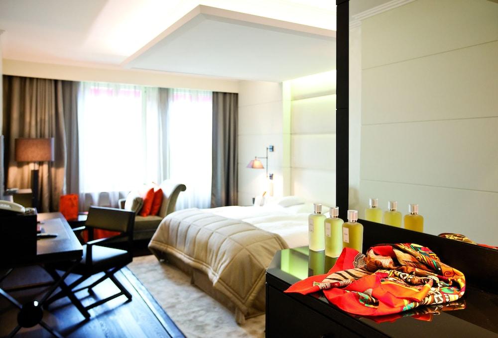 Lausanne Palace Екстер'єр фото A room at the Mandarin Oriental, Munich