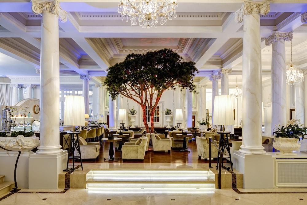Lausanne Palace Екстер'єр фото The lobby of the hotel