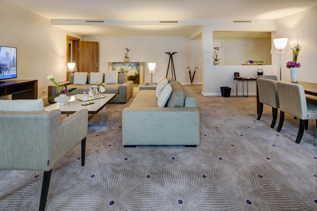 Lausanne Palace Екстер'єр фото A suite at the hotel